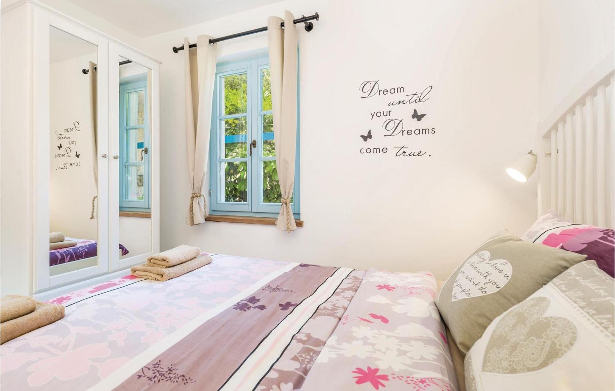 Stunning Home In Jurdani With Wifi Mucici エクステリア 写真