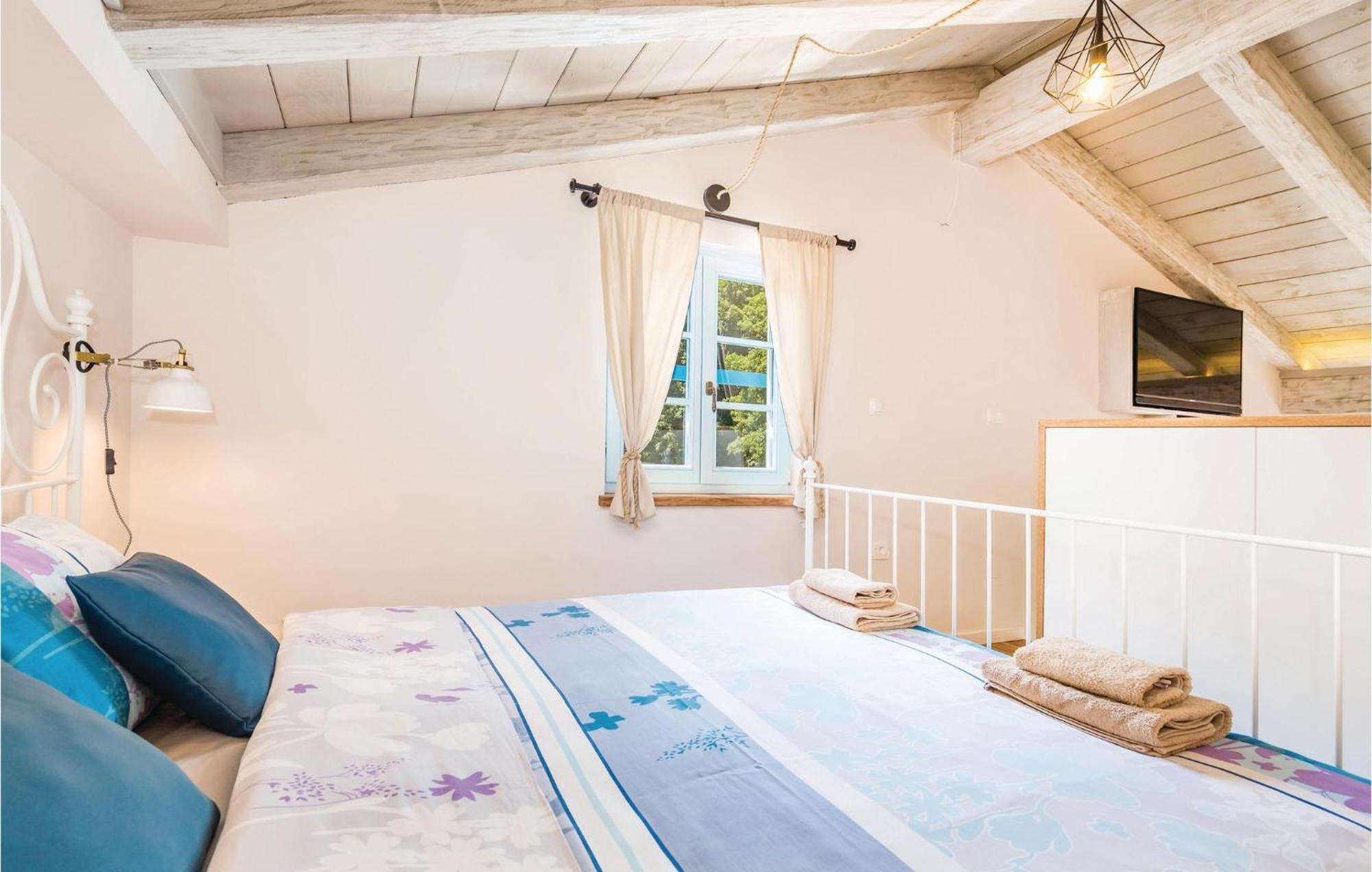 Stunning Home In Jurdani With Wifi Mucici エクステリア 写真