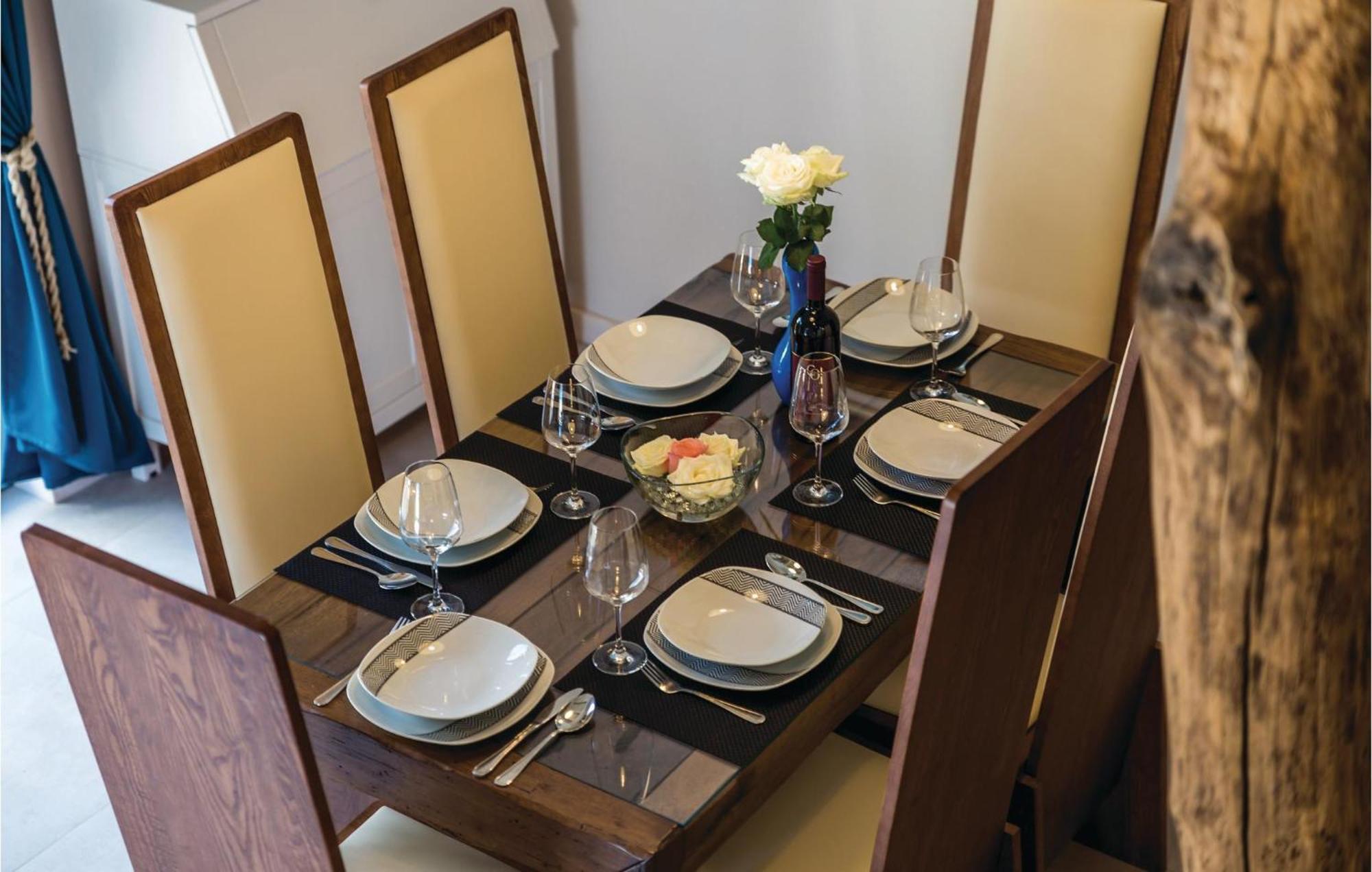 Stunning Home In Jurdani With Wifi Mucici エクステリア 写真