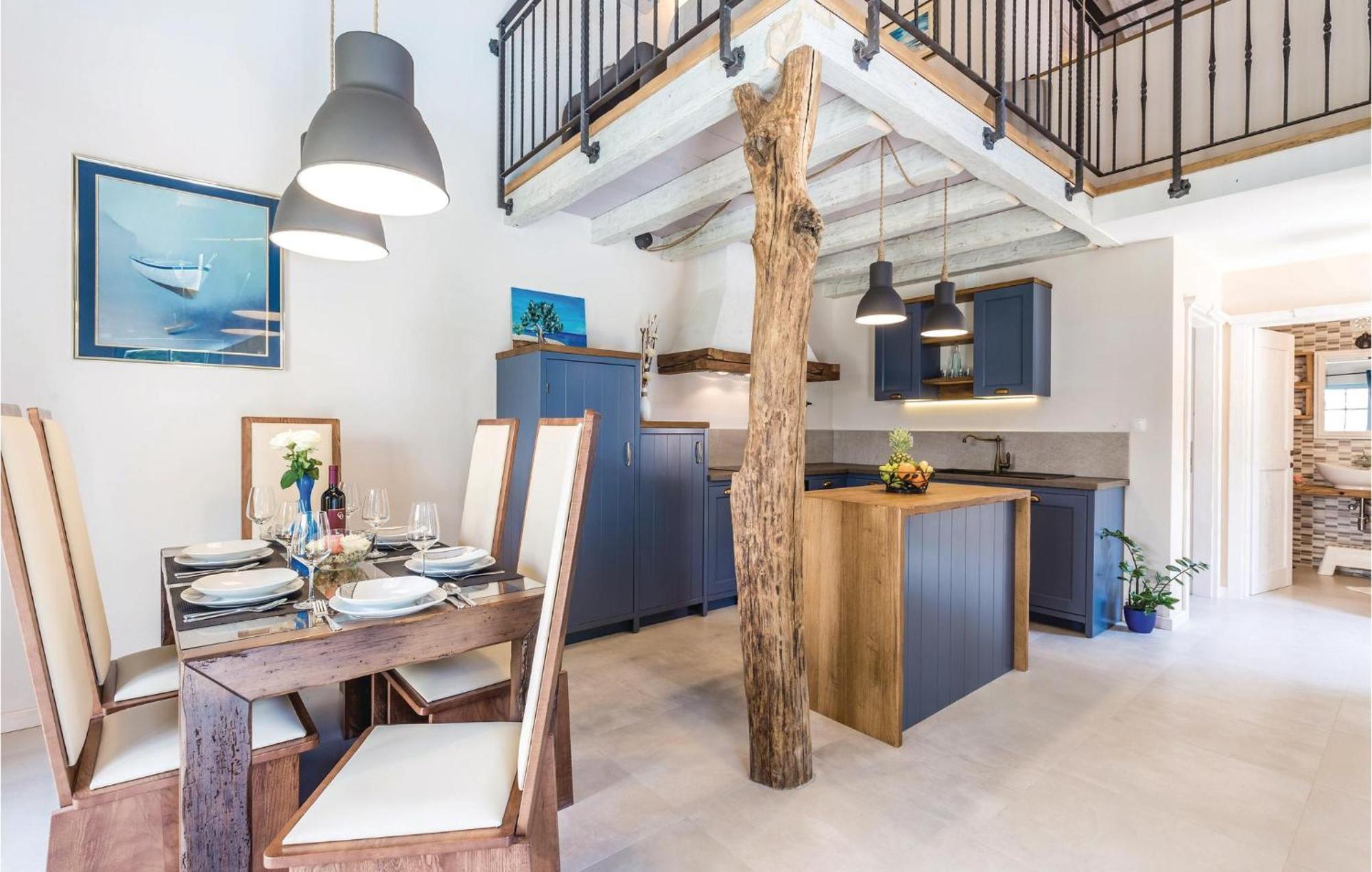 Stunning Home In Jurdani With Wifi Mucici エクステリア 写真