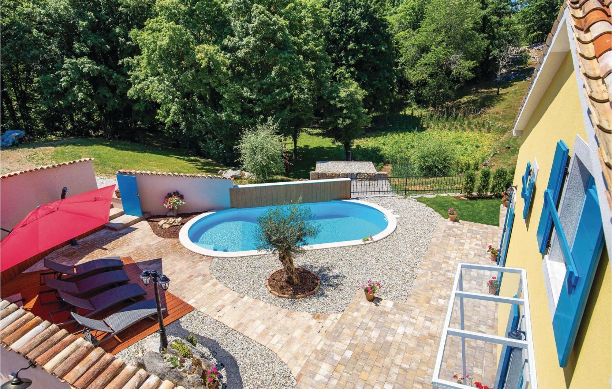 Stunning Home In Jurdani With Wifi Mucici エクステリア 写真